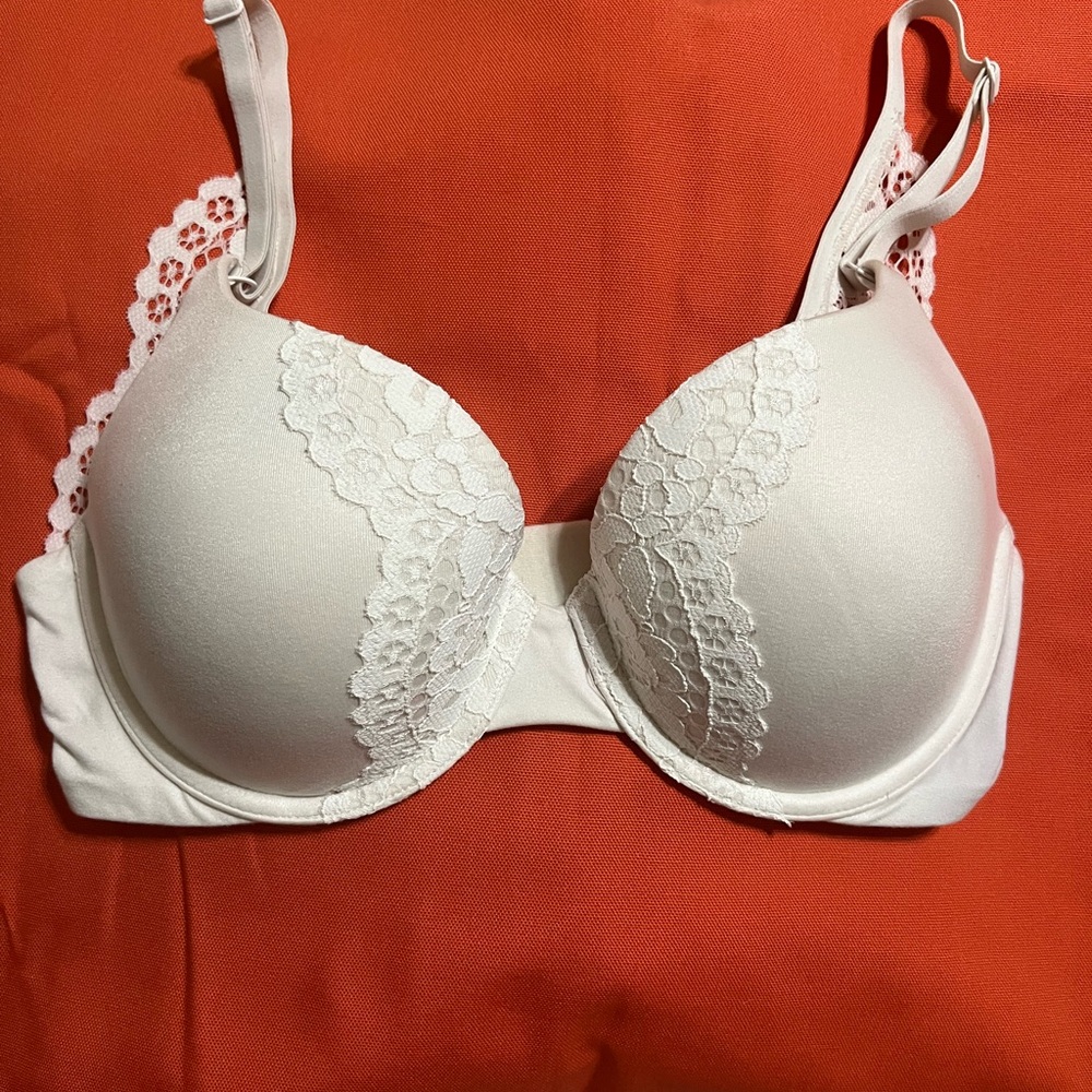 Victoria's Secret Cream Lace Bra